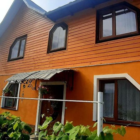Guest House Karpaty Iaremcea Exterior foto