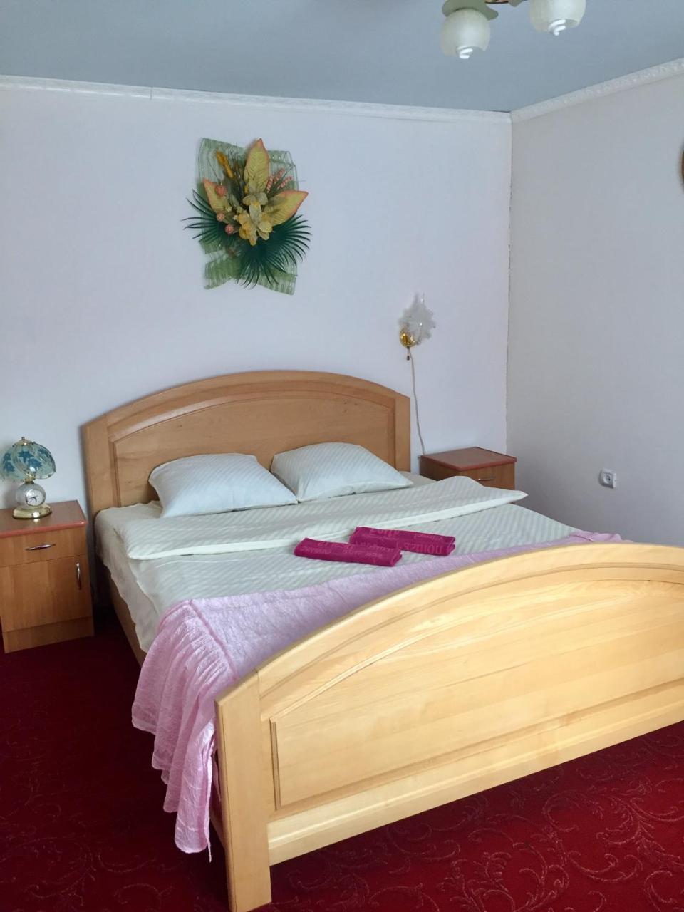 Guest House Karpaty Iaremcea Exterior foto