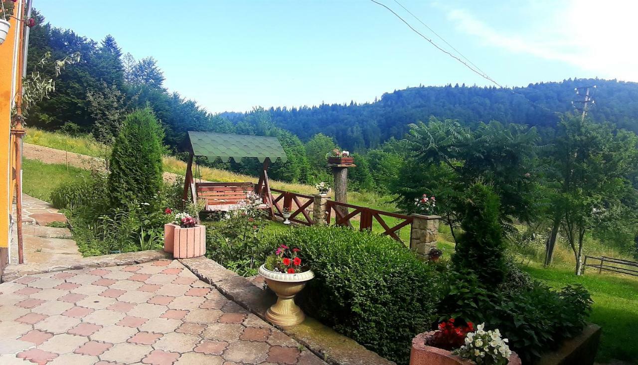 Guest House Karpaty Iaremcea Exterior foto