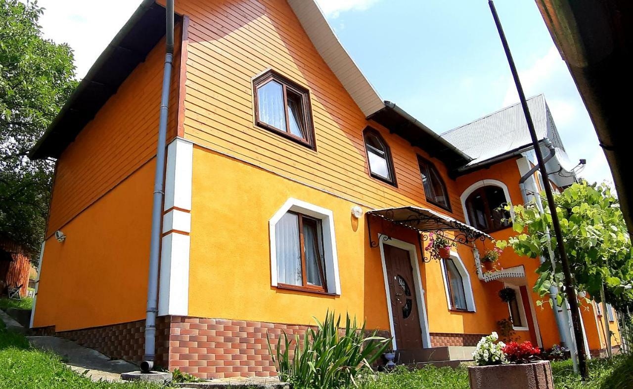 Guest House Karpaty Iaremcea Exterior foto